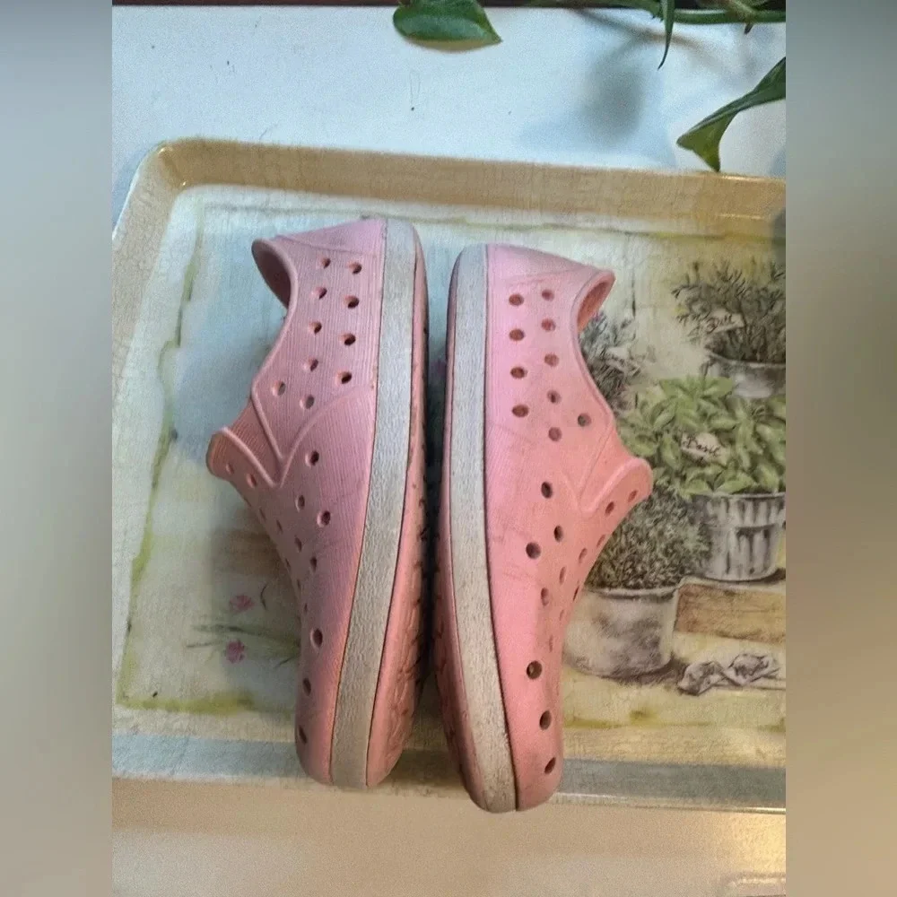 Cat and Jack Water shoes 9